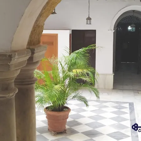 Cadiz Rooms Homestay *